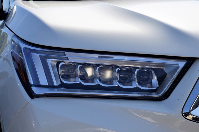 moto-LA PENNE-min_acura-headlamp-2834131